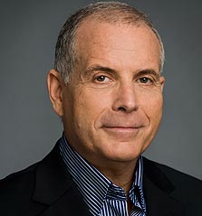 רפי ביסקר. "רוזנהויז הוביל את החברה לשיאים של צמיחה ורווחיות" רפי ביסקר. "רוזנהויז הוביל את החברה לשיאים של צמיחה ורווחיות"
