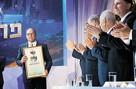 נאור בטקס קבלת פרס ישראל בשנה שעברה. "צריך גוף כמו אור ירוק שינשוף למדינה בעורף כל הזמן" נאור בטקס קבלת פרס ישראל בשנה שעברה. "צריך גוף כמו אור ירוק שינשוף למדינה בעורף כל הזמן"