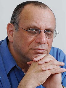 דב מורן. יציג בתערוכה את קומיגו