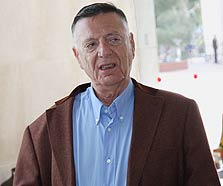 מיכאל שטראוס. "לא יודע מה יותר טוב, מישהו שלא מאמין בכלום או מישהו שכן מאמין במשהו. אני שופט אנשים לפי מה שהם עושים ולא לפי מה שהם אומרים" מיכאל שטראוס. "לא יודע מה יותר טוב, מישהו שלא מאמין בכלום או מישהו שכן מאמין במשהו. אני שופט אנשים לפי מה שהם עושים ולא לפי מה שהם אומרים"