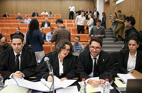 מימין: עוה"ד מאור ברדיצ'בסקי, חנה קורין ועמית בכר מימין: עוה"ד מאור ברדיצ'בסקי, חנה קורין ועמית בכר