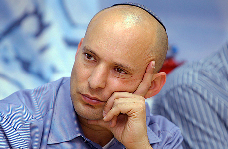 על הפוליטיקה בישראל: השלטון היום לא שפוי. היחידים שאומרים ביושר את מה שהם חושבים הם הקיצוניים. נפתלי בנט, למשל, אומר את מה שהוא חושב. כל האחרים אומרים את מה שיביא להם יותר קולות" על הפוליטיקה בישראל: השלטון היום לא שפוי. היחידים שאומרים ביושר את מה שהם חושבים הם הקיצוניים. נפתלי בנט, למשל, אומר את מה שהוא חושב. כל האחרים אומרים את מה שיביא להם יותר קולות"
