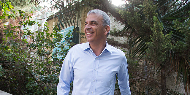 כחלון ממשיך את לפיד: רוצה להגביל את שכר הבכירים בבנקאות ל-3.5 מיליון שקל בשנה