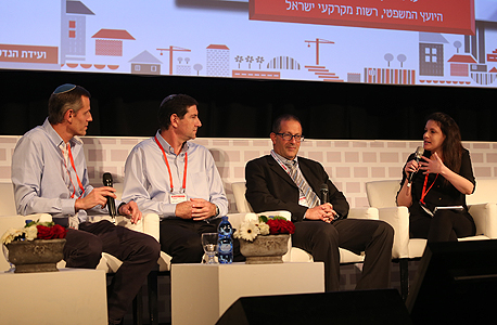 מימין: נעמה סיקולר, זיו שרון, יצחק לקס ויעקב קוינט מימין: נעמה סיקולר, זיו שרון, יצחק לקס ויעקב קוינט