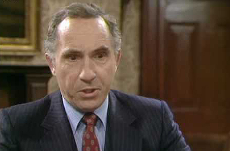 סר האמפרי - Yes Prime Minister סר האמפרי - Yes Prime Minister