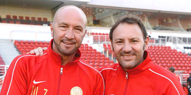 סטפנו קוזין (מימין) עם וולטר זנגה. "הכדורגל האיטלקי הוא אוטוריטה טקטית", צילום: BabaGoal