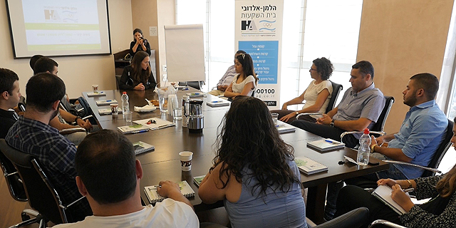 מרכז טאוב: שיעור הלומדים אנגלית 5 יחידות במגזר הערבי – 17%, שליש ממהיהודים