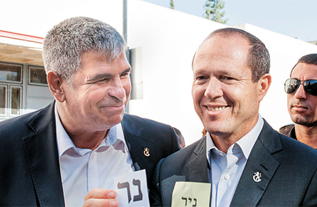 ראש עיריית ירושלים ניר ברקת וסגנו קובי כחלון. "ראש העיר רואה בחומרה את הניסיון של הותמ"ל לעבוד ללא תיאום עם העירייה" ראש עיריית ירושלים ניר ברקת וסגנו קובי כחלון. "ראש העיר רואה בחומרה את הניסיון של הותמ"ל לעבוד ללא תיאום עם העירייה"