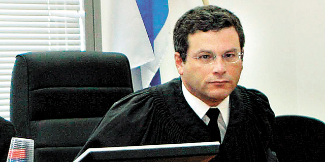 "לציבור יש זכות לדעת אם יש מישהו שמפקח על המשכורות במוסד ובשב"כ"
