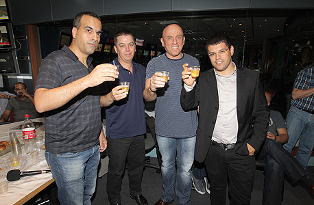 מימין מתן חודורוב, יוסי ורשבסקי, יואב הלדמן וגולן יוכפז מימין מתן חודורוב, יוסי ורשבסקי, יואב הלדמן וגולן יוכפז