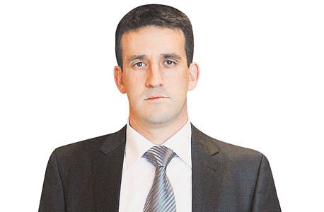 רועי ורמוס. "הוא איש שוק ההון היחיד שהייתי איתו בקשר קבוע מאז המעצר, לא רק בגלל שותפות הגורל בחקירות רשות ניירות ערך" רועי ורמוס. "הוא איש שוק ההון היחיד שהייתי איתו בקשר קבוע מאז המעצר, לא רק בגלל שותפות הגורל בחקירות רשות ניירות ערך"