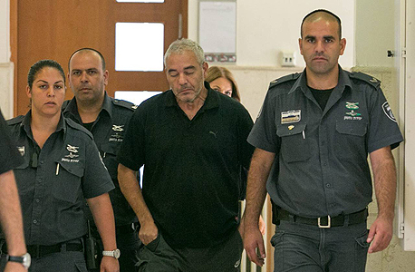 רונאל פישר בבית המשפט רונאל פישר בבית המשפט