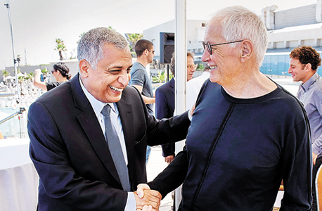 הון אנושי: עוד חזן למועד