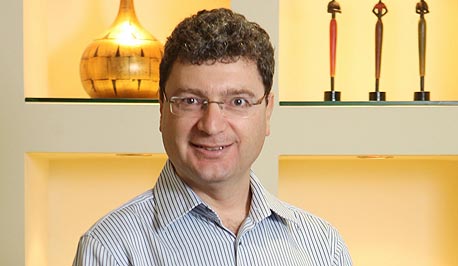 איציק עוז, מנכ"ל סוכנות הביטוח אגם לידרים: "אי אפשר לחייב את הסוכן לתת שירות בלי תמורה. העובד יכול להשיג דמי ניהול נמוכים יותר, אבל הסוכן לא חייב לעבוד בחינם" איציק עוז, מנכ"ל סוכנות הביטוח אגם לידרים: "אי אפשר לחייב את הסוכן לתת שירות בלי תמורה. העובד יכול להשיג דמי ניהול נמוכים יותר, אבל הסוכן לא חייב לעבוד בחינם"
