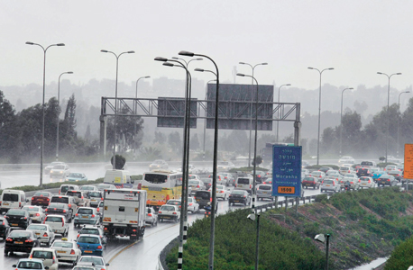 פקק במחלף מורשה. העומס מתחיל ברחובות רמת השרון פקק במחלף מורשה. העומס מתחיל ברחובות רמת השרון