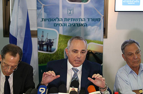 הצגת מתווה הגז. מימין: איתן ששינסקי, יובל שטייניץ ויוג'ין קנדל הצגת מתווה הגז. מימין: איתן ששינסקי, יובל שטייניץ ויוג'ין קנדל