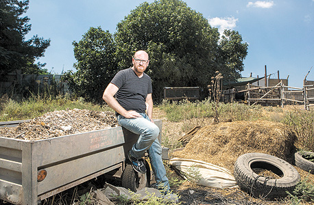 בן כנען ברמת ישי. "אם במוזיאון יצלמו את המקור וידפיסו על קנבס כך שזה ייראה אותנטי, זה בסדר מבחינתי. אני לא רוצה שדאעש ייכנסו מחר למוזיאון וינתצו את הכל" בן כנען ברמת ישי. "אם במוזיאון יצלמו את המקור וידפיסו על קנבס כך שזה ייראה אותנטי, זה בסדר מבחינתי. אני לא רוצה שדאעש ייכנסו מחר למוזיאון וינתצו את הכל"
