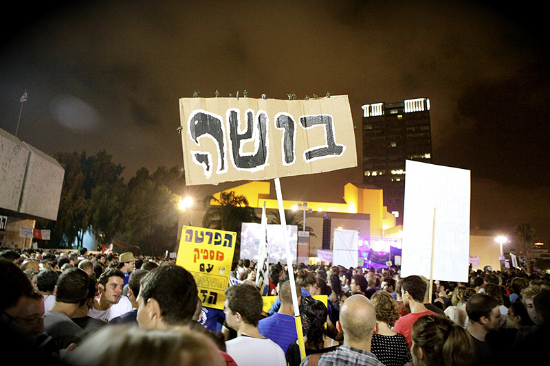 המחאה החברתית ב-2011, יחסית לעולם שיעור בעלי הכנסות הביניים בישראל גבוה; ביחס למדינות המפותחות הם נחשבים עניים המחאה החברתית ב-2011, יחסית לעולם שיעור בעלי הכנסות הביניים בישראל גבוה; ביחס למדינות המפותחות הם נחשבים עניים
