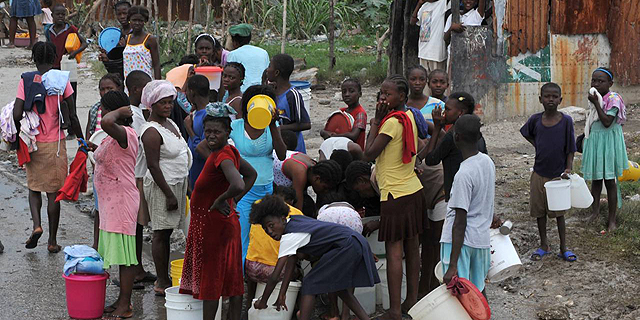 פליטים בהאיטי אחרי רעידת האדמה. אף אחד לא קיבל בית חדש, צילום: MARCELLO CASAL JR
