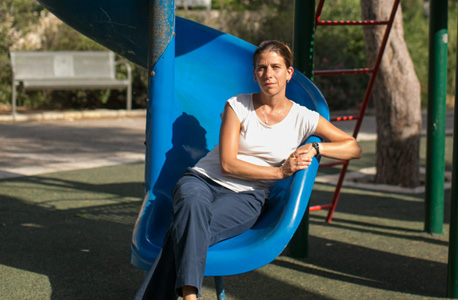 שרית זוסמן, יוצרת בתחום הבמה שעובדת בגן. "עבודה שמבטיחה יציבות, בלי הפתעה מחודש לחודש" שרית זוסמן, יוצרת בתחום הבמה שעובדת בגן. "עבודה שמבטיחה יציבות, בלי הפתעה מחודש לחודש"
