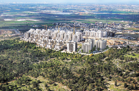 צור יצחק. "לא הסכמנו להתפשר על המחירים, ונשארנו עם מלאי. אבל זה יישוב חדש על גדות נחל אלכסנדר, המחירים שם יעלו" צור יצחק. "לא הסכמנו להתפשר על המחירים, ונשארנו עם מלאי. אבל זה יישוב חדש על גדות נחל אלכסנדר, המחירים שם יעלו"