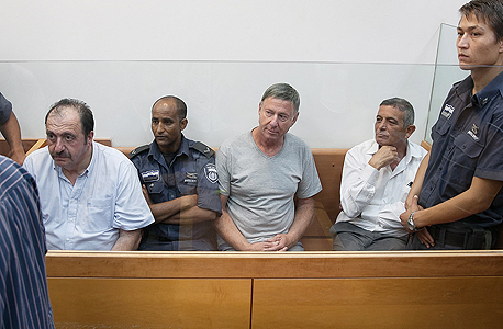מימין: שאול מזרחי, שי ברס ואלכס ויזניצ'ר בביהמ"ש. חשדים במעורבות בפרשת הכספים הקואליציוניים מימין: שאול מזרחי, שי ברס ואלכס ויזניצ'ר בביהמ"ש. חשדים במעורבות בפרשת הכספים הקואליציוניים