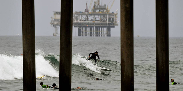 אסדת נפט מול חופי קליפורניה, ארה"ב, צילום: איי אף פי