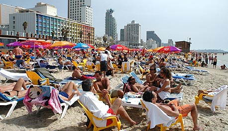 חוף בתל אביב. תפיסת היופי הטבעי של ישראל זינקה חוף בתל אביב. תפיסת היופי הטבעי של ישראל זינקה