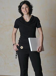 נעמה אלפנט. דוקטורנטית במסלול משולב בביואינפורמטיקה ולימודי רפואה באוניברסיטה העברית נעמה אלפנט. דוקטורנטית במסלול משולב בביואינפורמטיקה ולימודי רפואה באוניברסיטה העברית