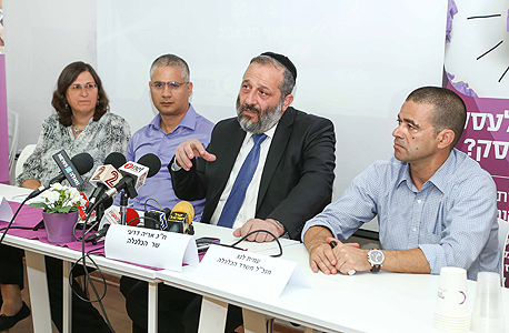 מימין מנכ"ל משרד הכלכלה עמית לנג ו שר הכלכלה אריה דרעי ו רן קויתי, צילום: ישראל סאן