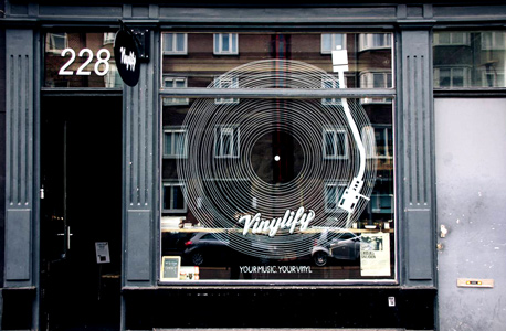 חזית המשרד של ויניליפיי באמסטרדם, צילום: cutunderscore.com