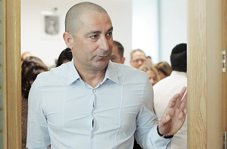 ג'קי בן זקן. "גם לג'קי נתתי הלוואה אישית. עם כולם עשיתי הסכמים בכתב מודפס. ג'קי, מאחר שהוא שותף שלי, אני יודע מה מצבו הכלכלי. דרך אגב הוא החזיר לי חלק" ג'קי בן זקן. "גם לג'קי נתתי הלוואה אישית. עם כולם עשיתי הסכמים בכתב מודפס. ג'קי, מאחר שהוא שותף שלי, אני יודע מה מצבו הכלכלי. דרך אגב הוא החזיר לי חלק"