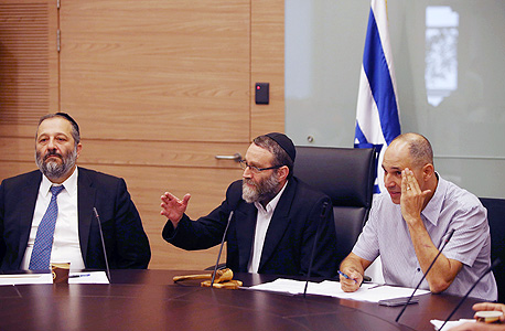 משה גפני ו אריה דרעי ועדת הכספים, צילום: אוהד צויגנברג