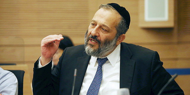 שר הפנים אריה דרעי בוועדת הכספים של הכנסת, צילום: אוהד צויגנברג