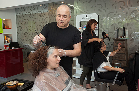 כתבת "כלכליסט" הדס גליקו על הכיסא של דודו. חוששים לדור ההמשך כתבת "כלכליסט" הדס גליקו על הכיסא של דודו. חוששים לדור ההמשך