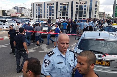 זירת הפיגוע בתל אביב. המחבל דקר במברג חמישה בני אדם זירת הפיגוע בתל אביב. המחבל דקר במברג חמישה בני אדם