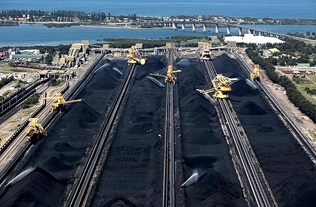 אוסטרליה. ההאטה העולמית יצרה עודפי פחם, ומחירו צנח לשפל של 8 שנים