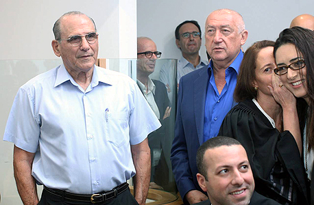 מימין: זאבי וצ'רנוי. לפי ביהמ"ש הנזק הישיר שנגרם לצ'רנוי ולזאבי בעקבות העמדתם לדין נאמד במיליוני שקלים מימין: זאבי וצ'רנוי. לפי ביהמ"ש הנזק הישיר שנגרם לצ'רנוי ולזאבי בעקבות העמדתם לדין נאמד במיליוני שקלים