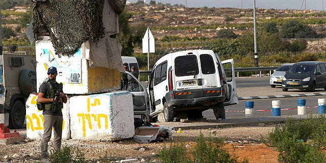 שניים נפצעו קשה בפיגוע דריסה בצומת תפוח