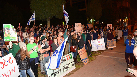 מפגינים בתל אביב מפגינים בתל אביב