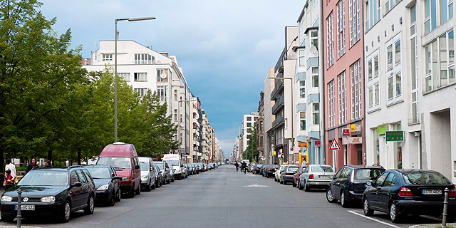 ברלין. הרשויות חוששות שטרנד השכרת הדירות מצמצם את היצע הדירות למגורים, צילום: cc by Matt Perich