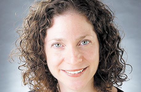 ד"ר קימברלי נובל: "אנחנו יודעים שחוויות וגירויים חיצוניים מחשלים את מוחותיהם של פעוטות. הניסוי נועד לספק עדות מכרעת ראשונה לכך שגם חיי עוני הם גירוי חיצוני כזה. הופתענו מהיקף הממצאים שתמכו בכך בניסוי הקודם" ד"ר קימברלי נובל: "אנחנו יודעים שחוויות וגירויים חיצוניים מחשלים את מוחותיהם של פעוטות. הניסוי נועד לספק עדות מכרעת ראשונה לכך שגם חיי עוני הם גירוי חיצוני כזה. הופתענו מהיקף הממצאים שתמכו בכך בניסוי הקודם"