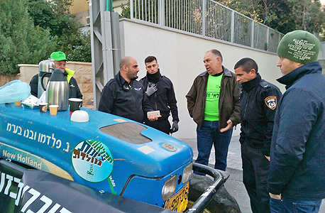 החקלאים ליד ביתו של שר האוצר, היום החקלאים ליד ביתו של שר האוצר, היום