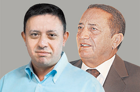 מימין: יוסי מימן ואבי גבאי. "חזיר הבר אכל את אחד הסיבים" מימין: יוסי מימן ואבי גבאי. "חזיר הבר אכל את אחד הסיבים"