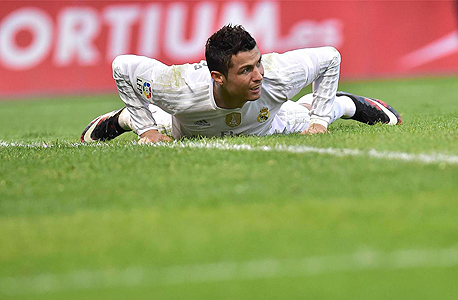 רונאלדו על כר הדשא. הכדורגל לא יימשך לנצח, צילום: איי פי