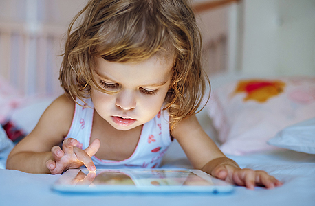 Survey found children prefers playing on devices over other activities. Photo: Shutterstock Survey found children prefers playing on devices over other activities. Photo: Shutterstock