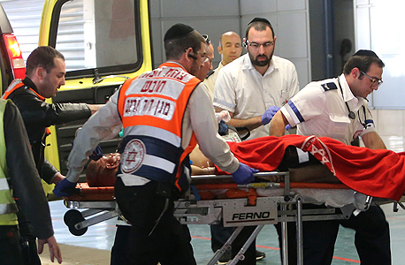 זירת הפיגוע בשער יפו בירושלים. הנחיית הועדה לאתיקה של ההסתדרות הרפואית מציפה שאלות רבות זירת הפיגוע בשער יפו בירושלים. הנחיית הועדה לאתיקה של ההסתדרות הרפואית מציפה שאלות רבות