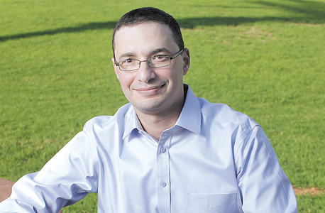 ד"ר תומר גבע ד"ר תומר גבע