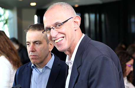 מימין: אריק שור מנכ"ל תנובה שפרש ואייל מליס המנכ"ל החדש מימין: אריק שור מנכ"ל תנובה שפרש ואייל מליס המנכ"ל החדש