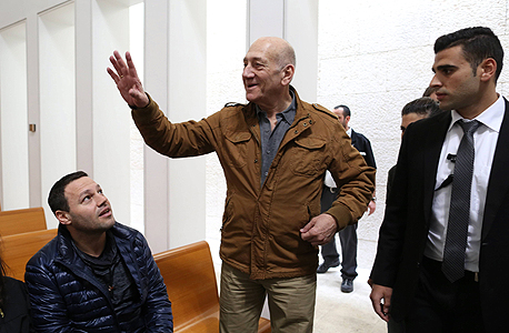 אולמרט הבוקר בבית המשפט אולמרט הבוקר בבית המשפט